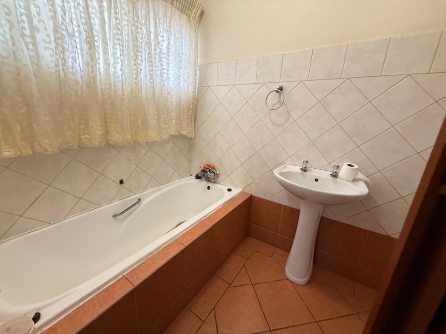 3 Bedroom Property for Sale in Geelhoutpark North West